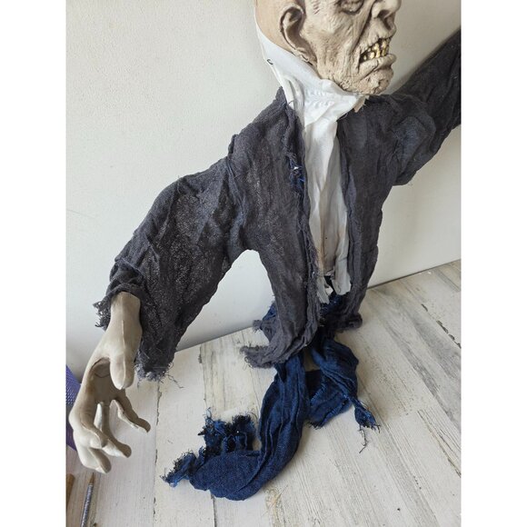 Hanging zombie Halloween prop life size scary skull - Picture 4 of 11